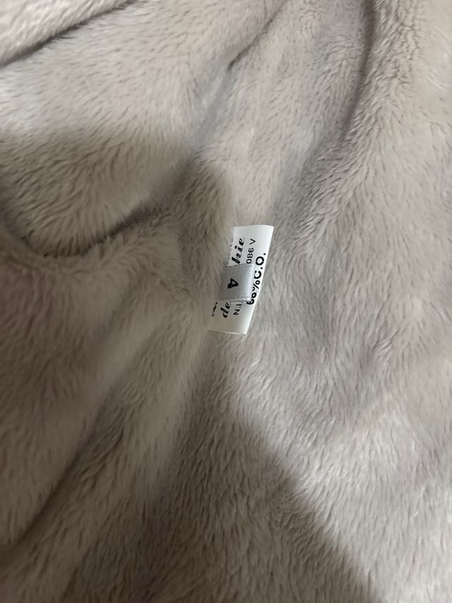 Abrigo niña charol rojo con pelo