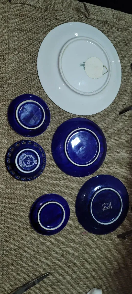 Lote Platos decorativos azules con detalles dorad