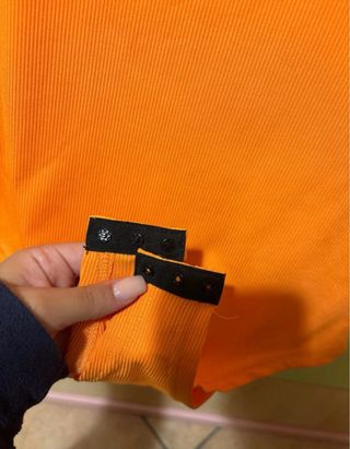 Body arancione smanicato