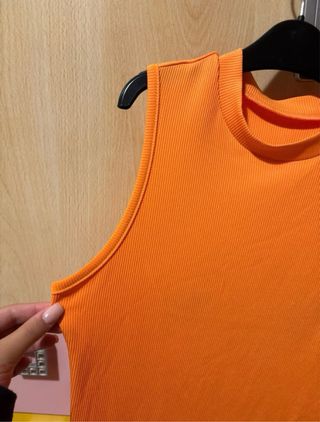 Body arancione smanicato