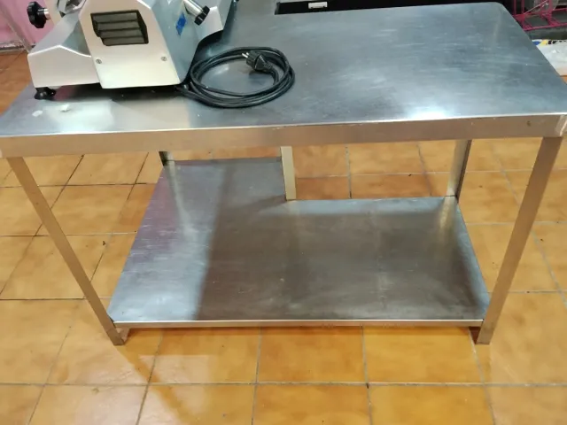 Mesa de acero inoxidable