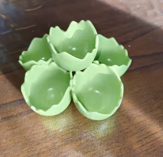 Porta uova in ceramica verde