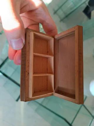 Porta francobolli dipinto su legno