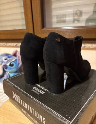 Stivaletti Xti neri con tacco