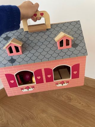 Casa de muñecas de madera