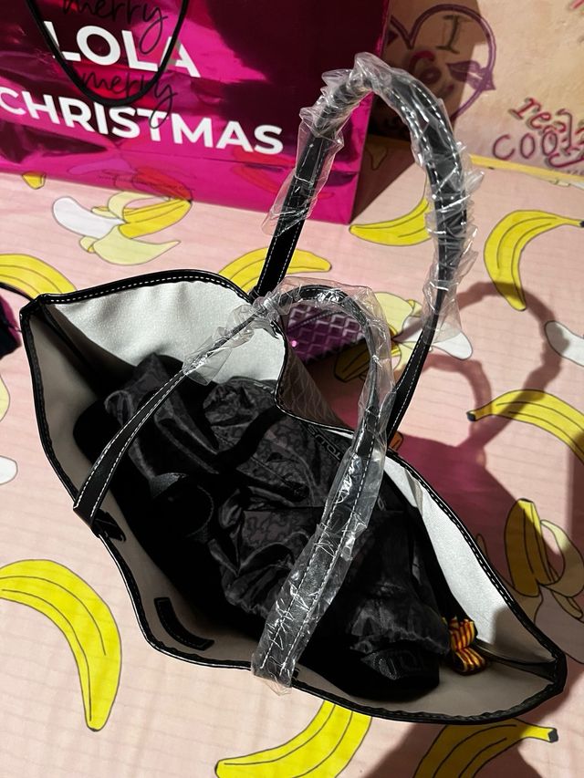 Bolso de hombro negro y multicolor