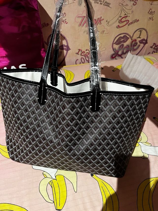 Bolso de hombro negro y multicolor