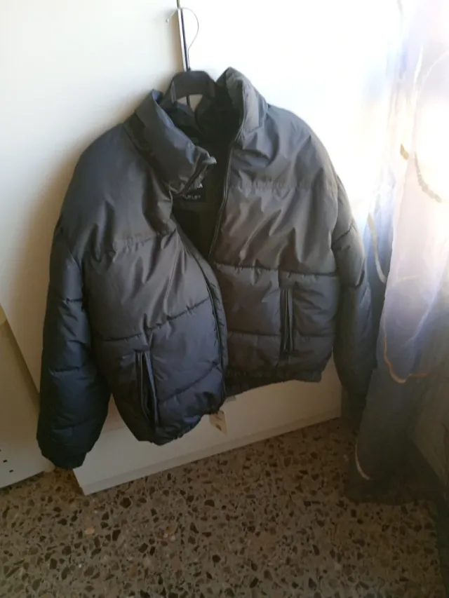 Abrigo acolchado negro nuevo