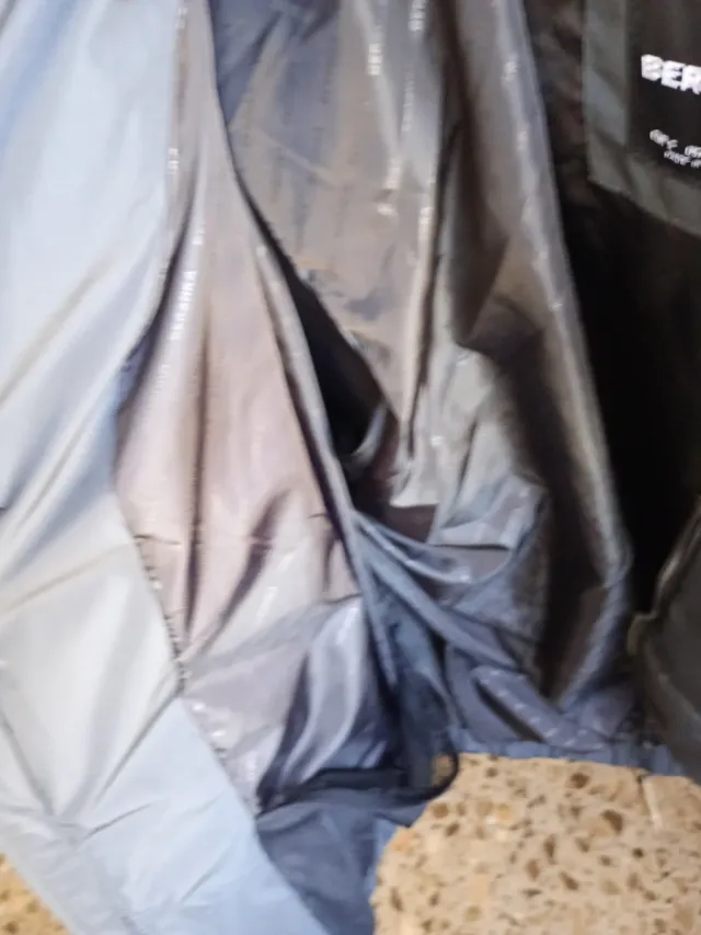 Abrigo acolchado negro nuevo