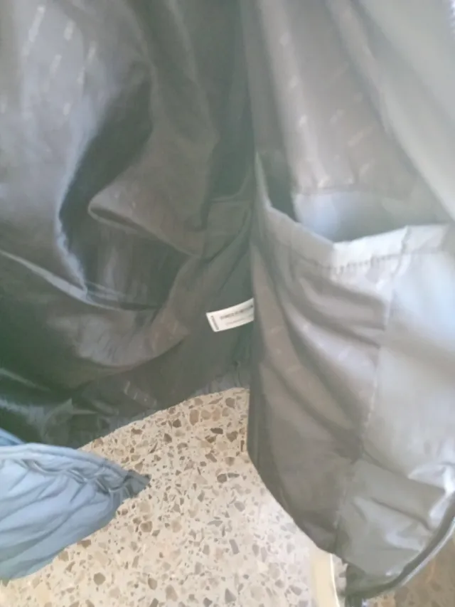 Abrigo acolchado negro nuevo