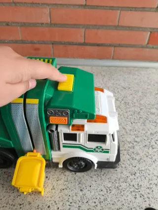 Camión de basura de juguete verde