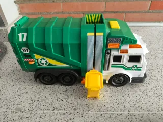 Camión de basura de juguete verde
