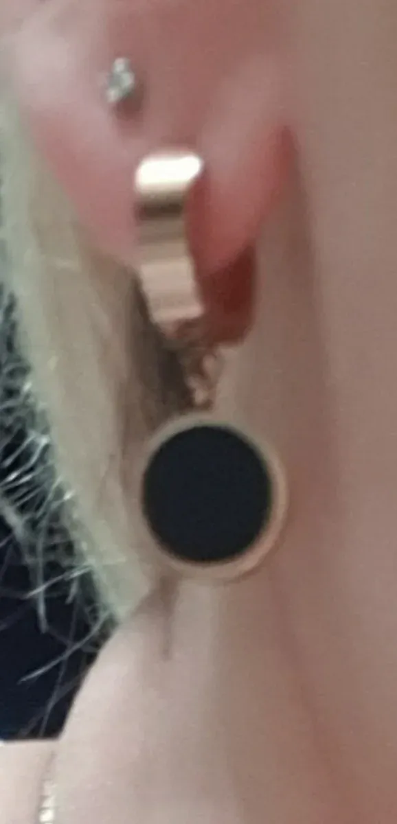 Orecchini MEWO cerchio nero oro