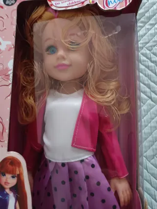 Muñeca Lovely Doll con accesorios