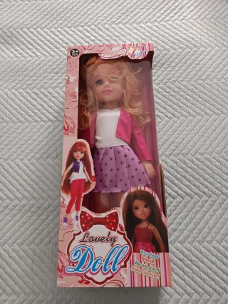 Muñeca Lovely Doll con accesorios