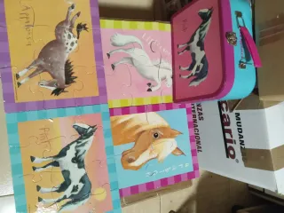 Bloques de construcción de madera y puzzles