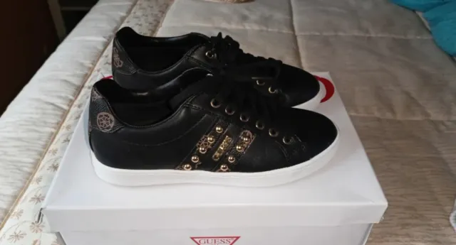 Zapatillas Guess Negras y Doradas Talla 36
