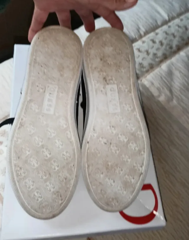 Zapatillas Guess Negras y Doradas Talla 36