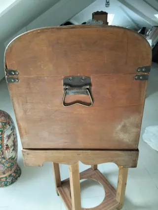 Baúl de madera con detalles en cuero