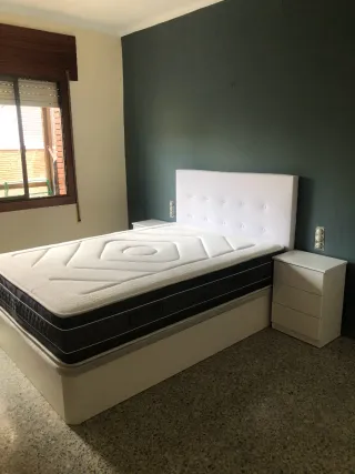 Divano letto pieghevole in legno con 4 angoli arrotondati in legno massello da 3 cm con piano rinforzato