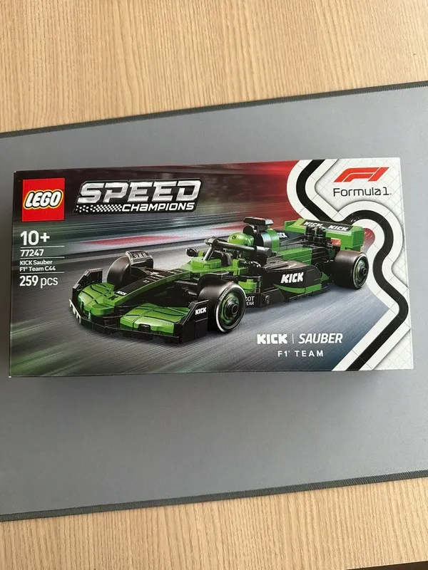 LEGO Speed Champions Sauber F1 Team