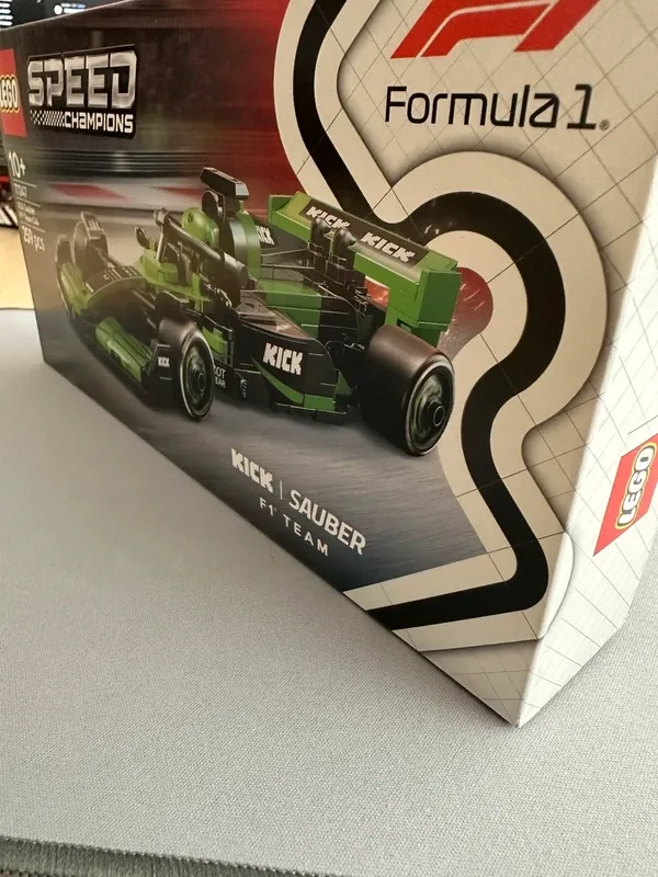 LEGO Speed Champions Sauber F1 Team