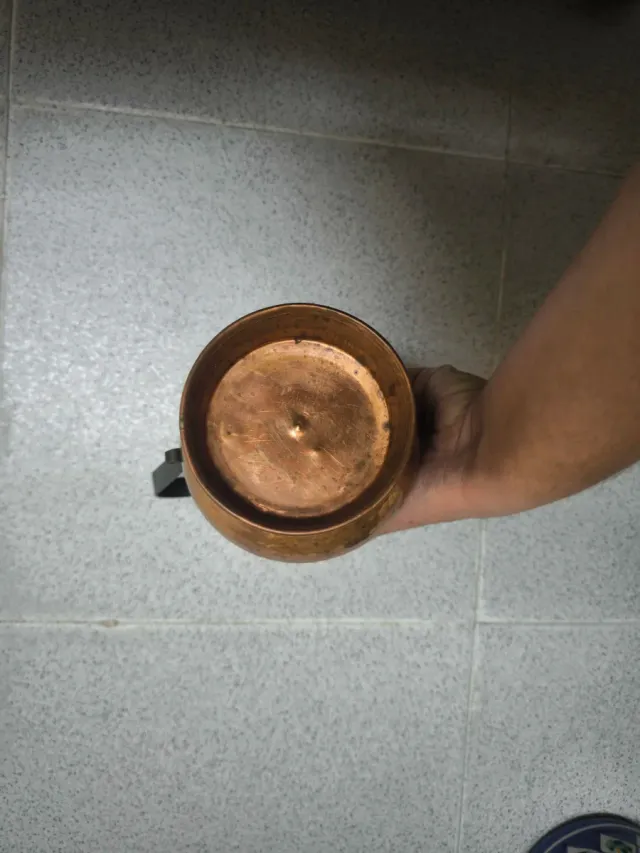 Chocolatera antigua de cobre