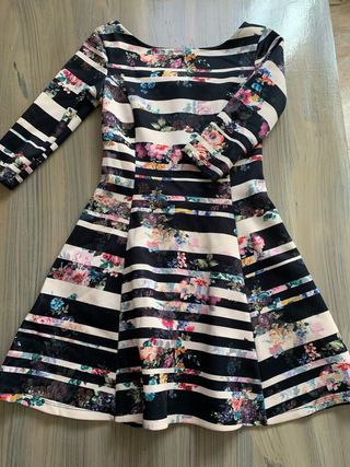 Vestido Stradivarius flores manga 3/4