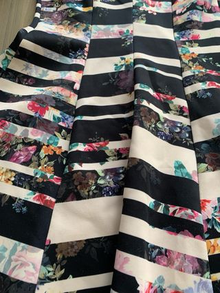 Vestido Stradivarius flores manga 3/4