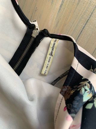 Vestido Stradivarius flores manga 3/4