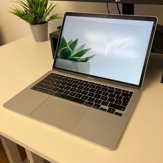 MacBook Air M1 16GB RAM 256GB SSD con adaptador