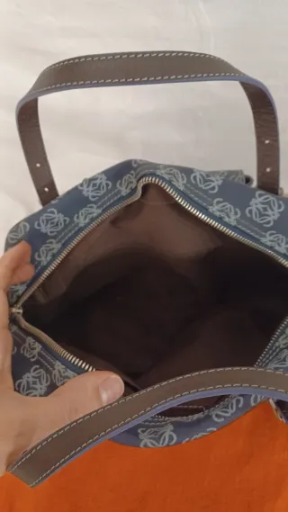 Bolso Loewe azul y marrón monograma