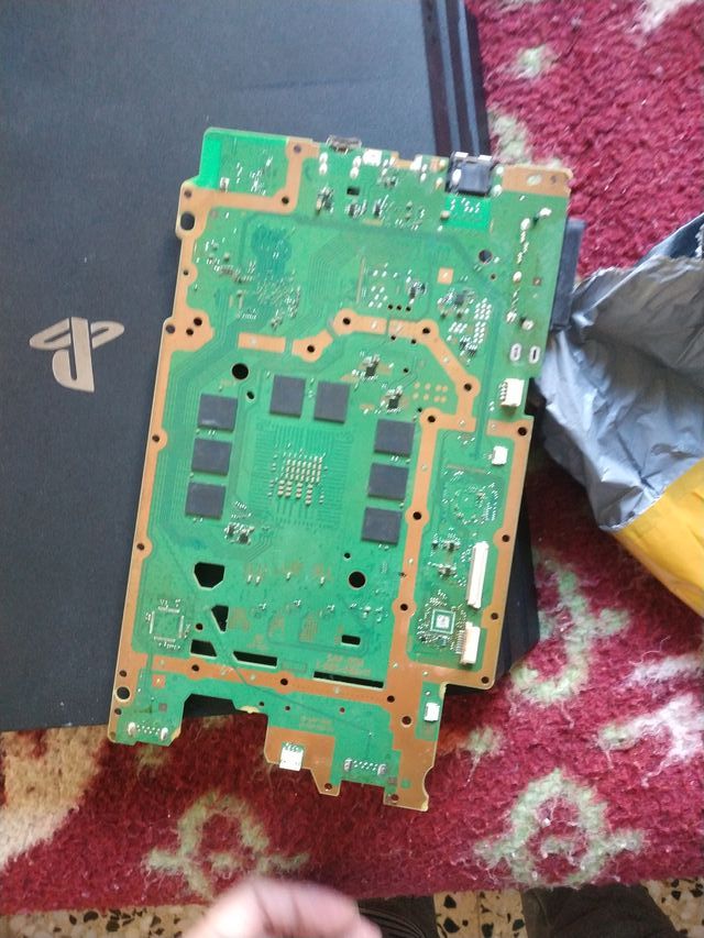 Ps4 Pro guasta modello cuh-7216B