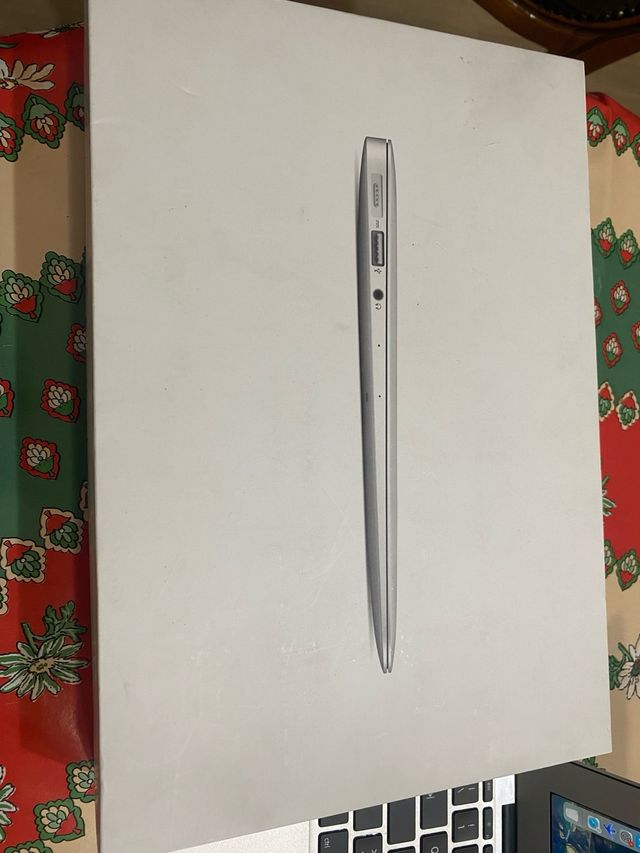 MacBook Air 11 (Metà 2013) Grigio Argento