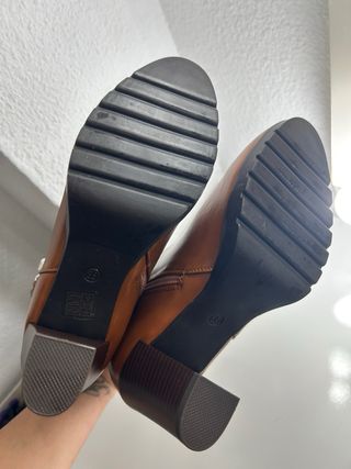 Botines Menbur Marrones con Cadena