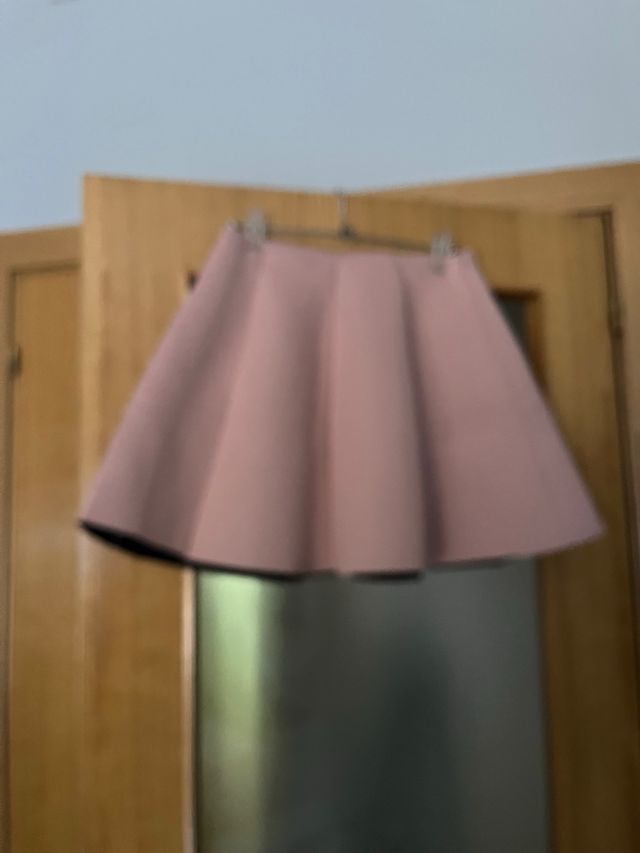 Minifalda rosa vuelo Pull and Bear Talla L