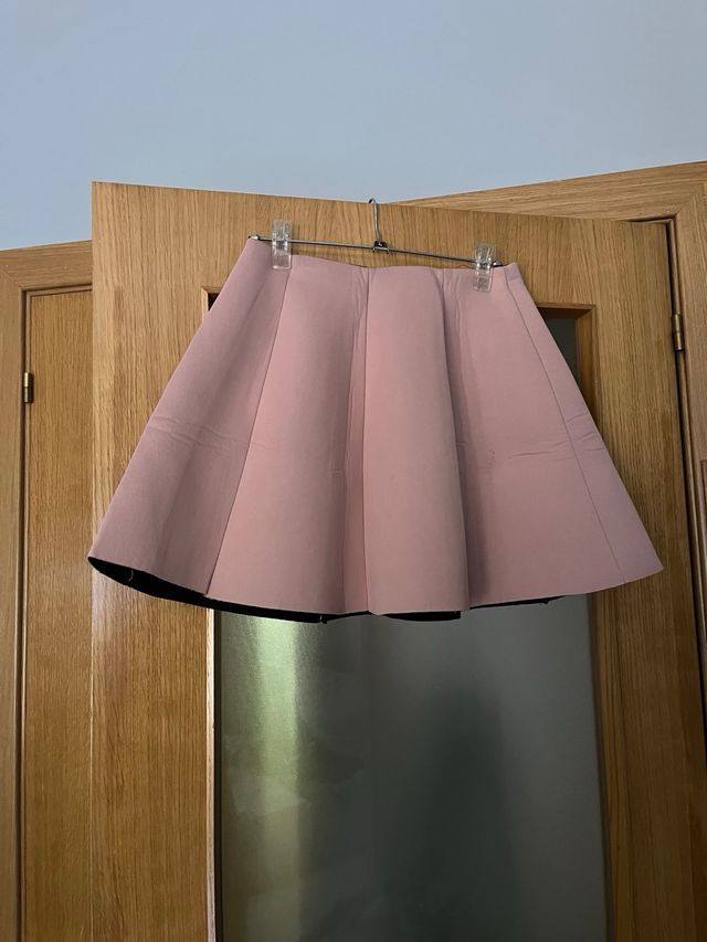 Minifalda rosa vuelo Pull and Bear Talla L