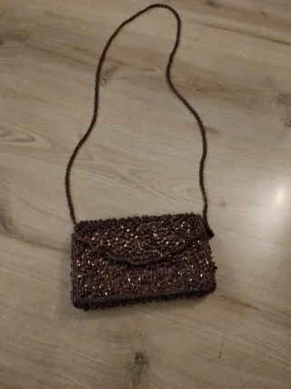 Bolso de fiesta marrón y dorado