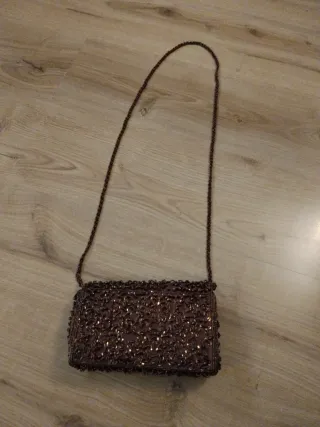 Bolso de fiesta marrón y dorado