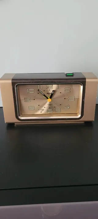Sveglia da tavolo vintage in metallo