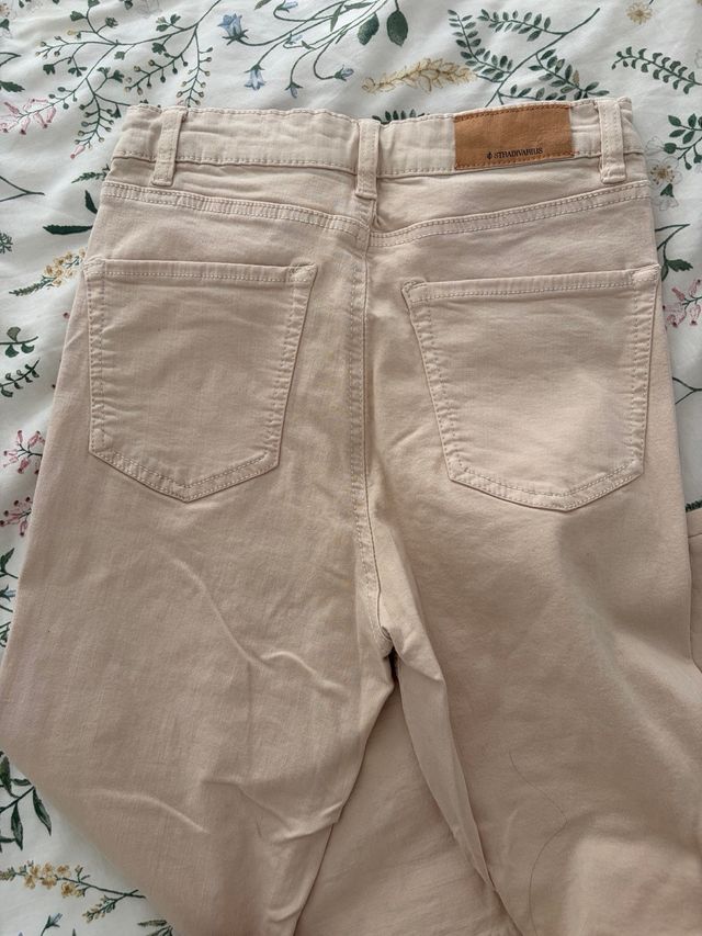 Vaqueros acampanados beige