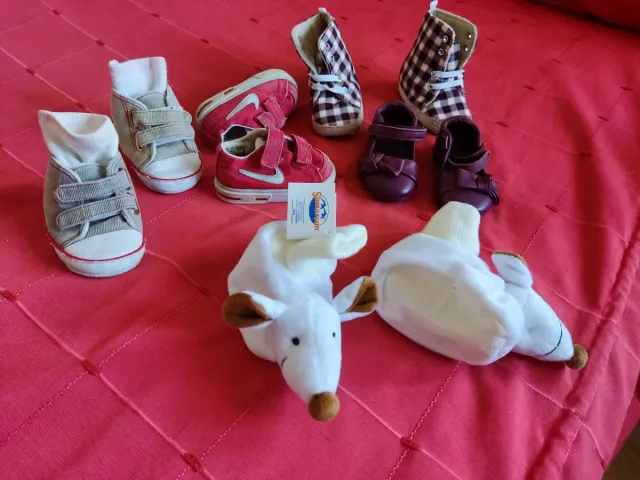 Lote 5 pares zapatitos bebé