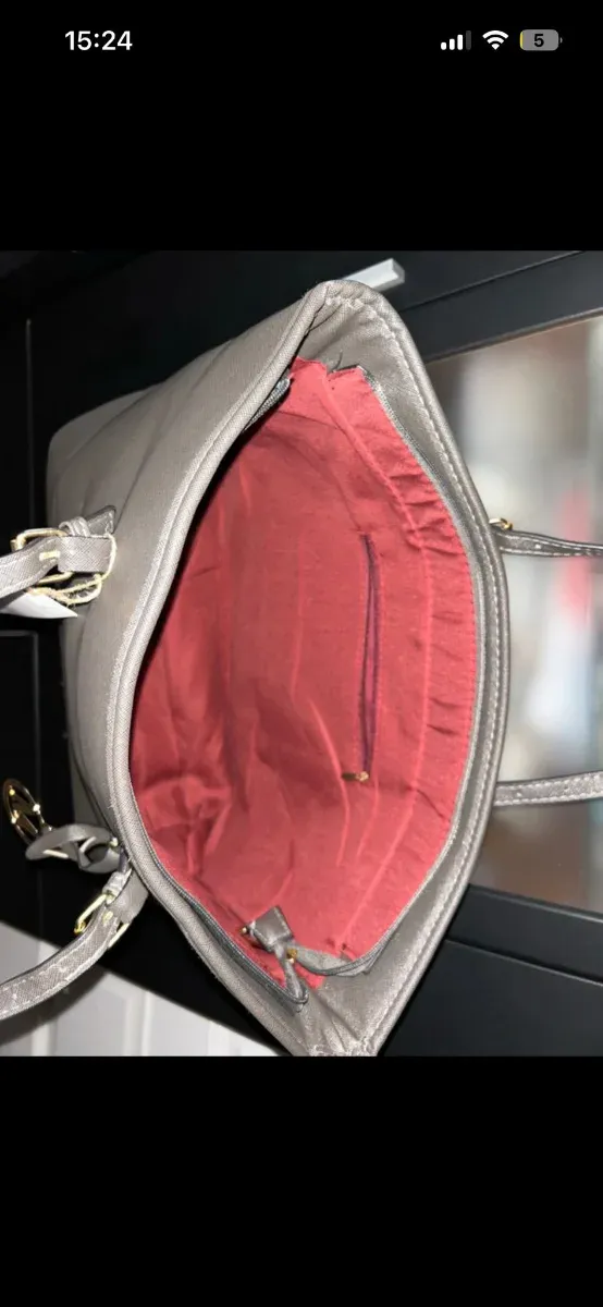 Bolso tote gris elegante sin estrenar
