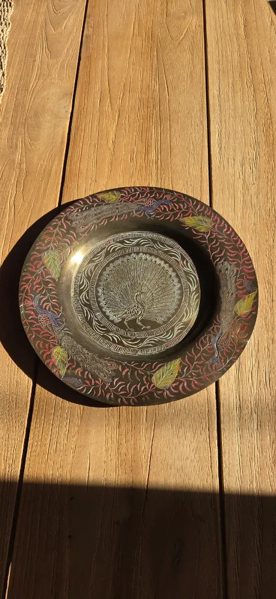 Plato decorativo latón grabado pavo real vintage