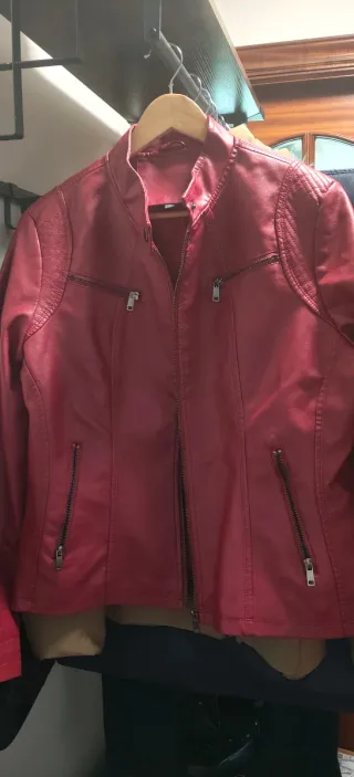 Chaqueta de cuero roja