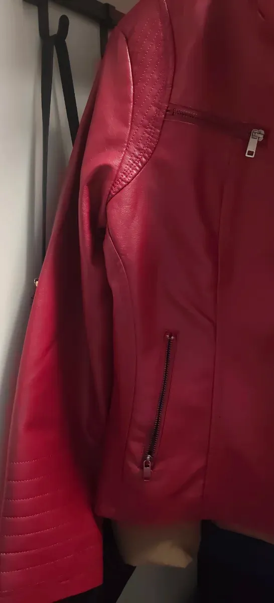 Chaqueta de cuero roja