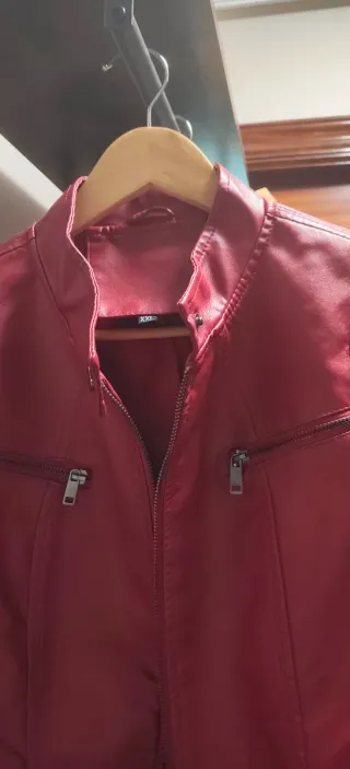 Chaqueta de cuero roja