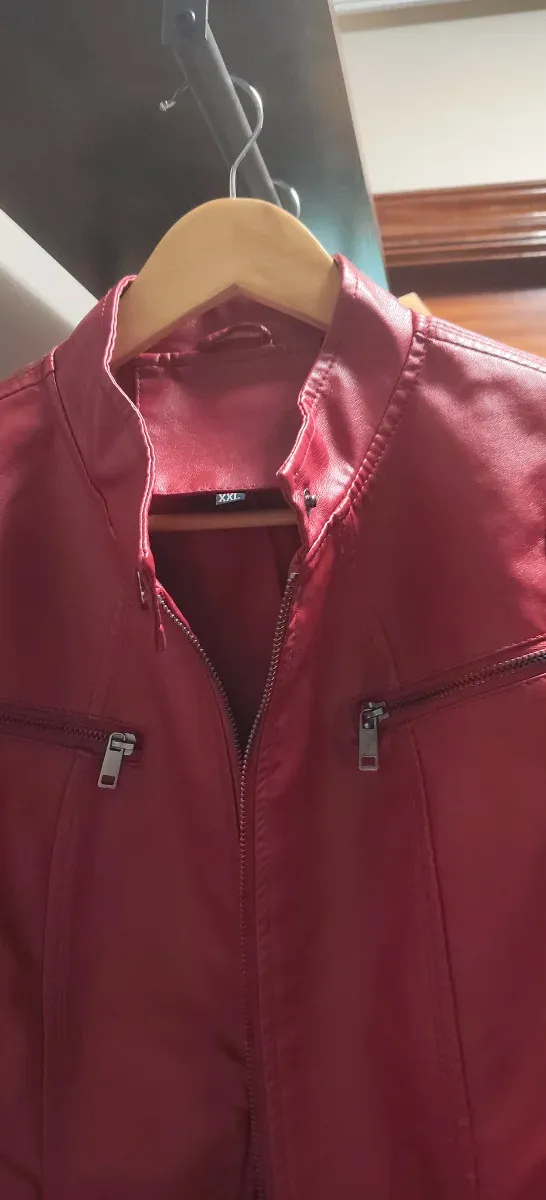 Chaqueta de cuero roja