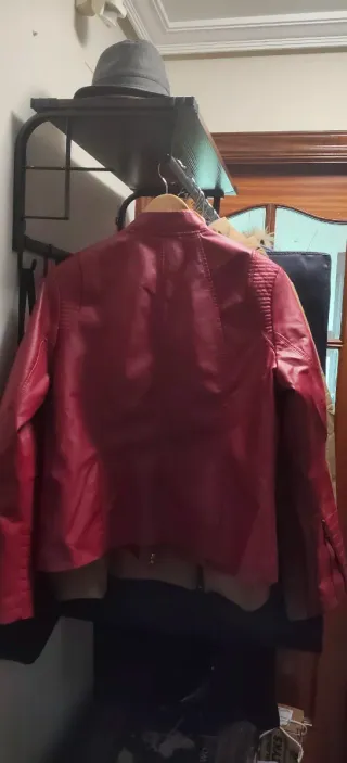 Chaqueta de cuero roja
