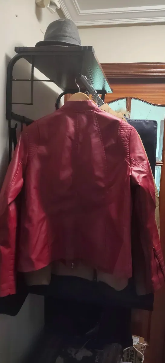 Chaqueta de cuero roja